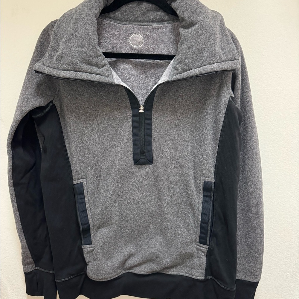 Lululemon fleece pullover sweatshirt, size 8